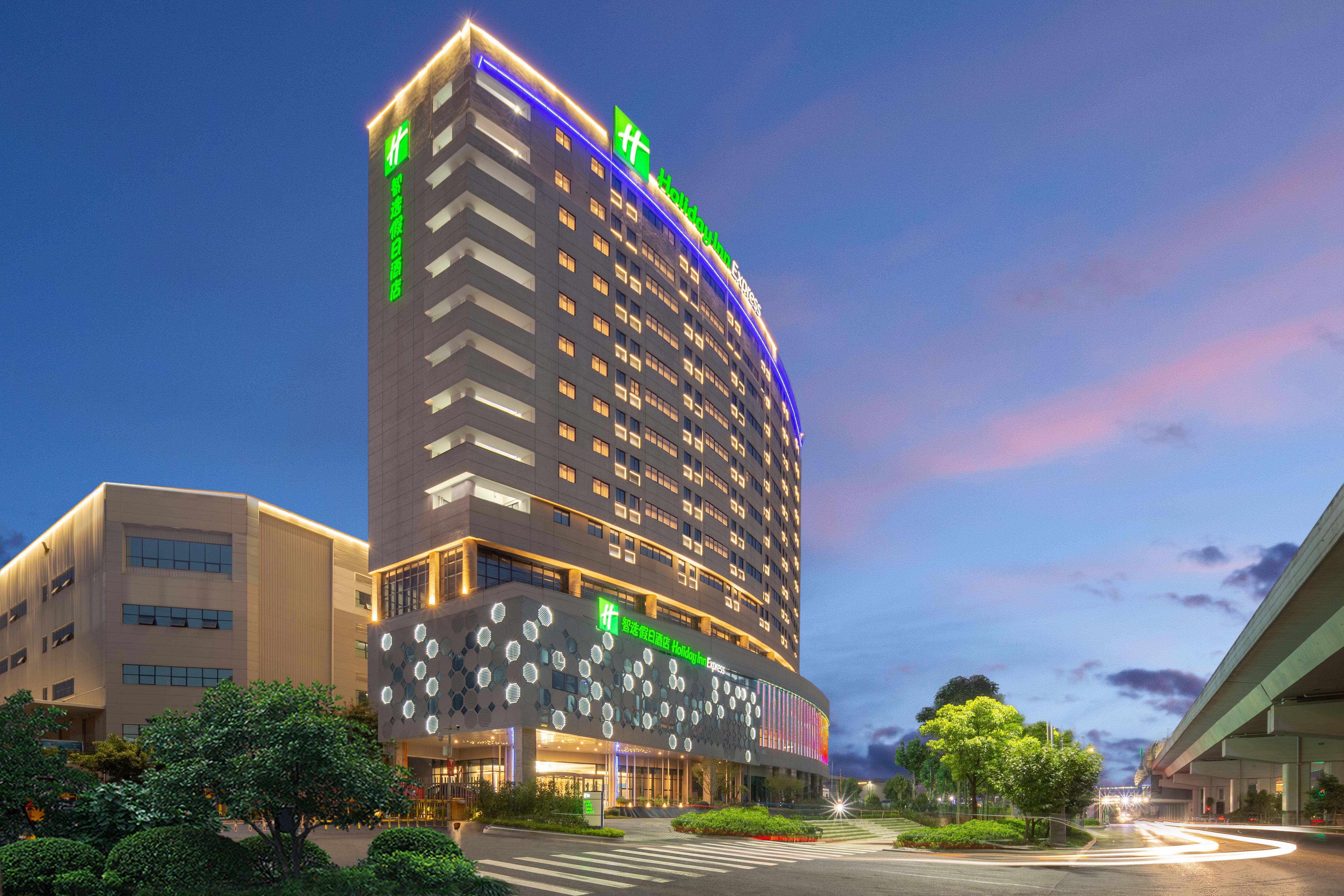 Holiday Inn Express Chongqing Airport Zone By Ihg Экстерьер фото